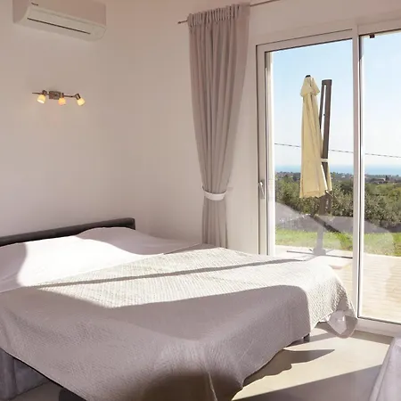 بيت للعطل Sea View Villa, 4-6 Guests كوبرا ماريتيما